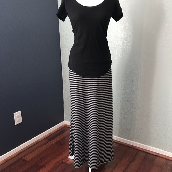 Black and grey striped long skirt - Picture 1 of 3